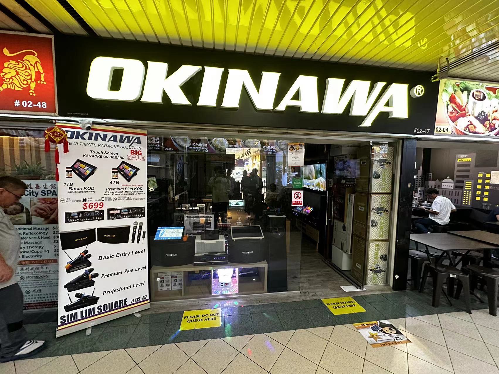 Load video: Okinawa karaoke showroom